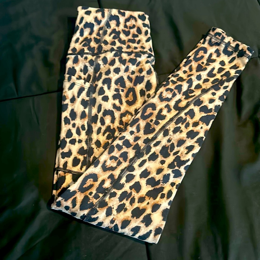 Victoria’s Secret cheetah leggings with side pockets. Like new!